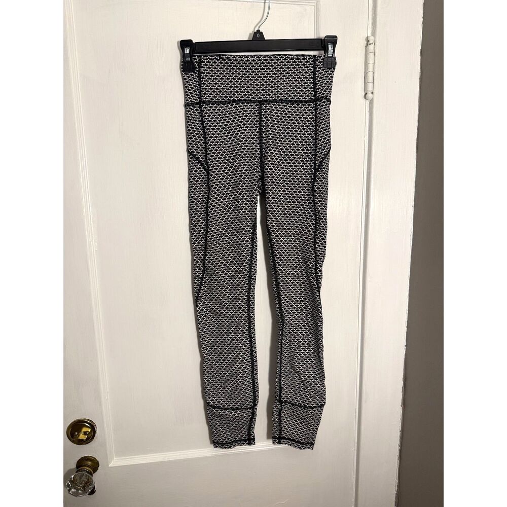Lululemon In Movement Cropped Black and White Leggings